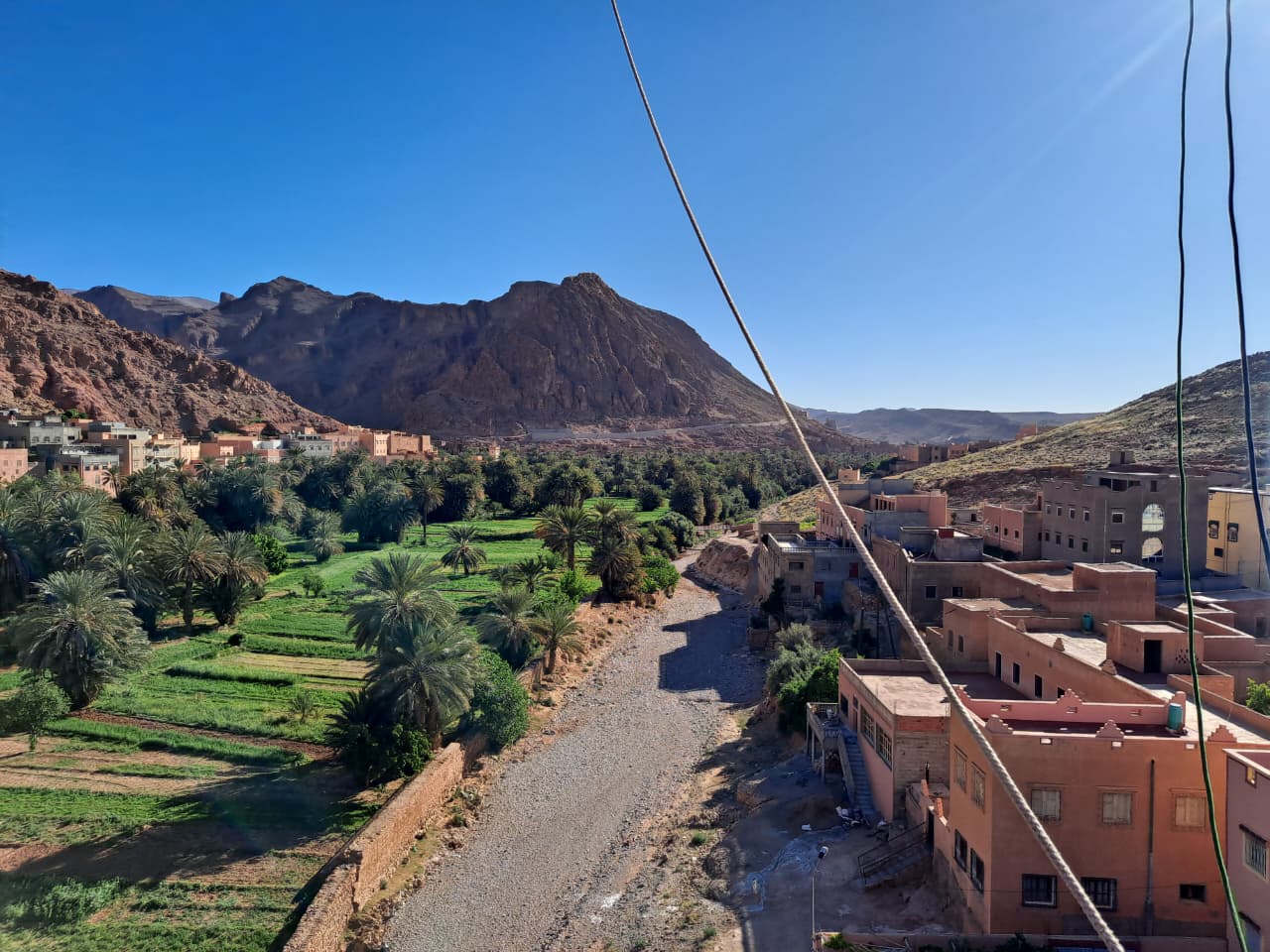 Balloon route atmosphere above Boumalne Dadès valley and palm river